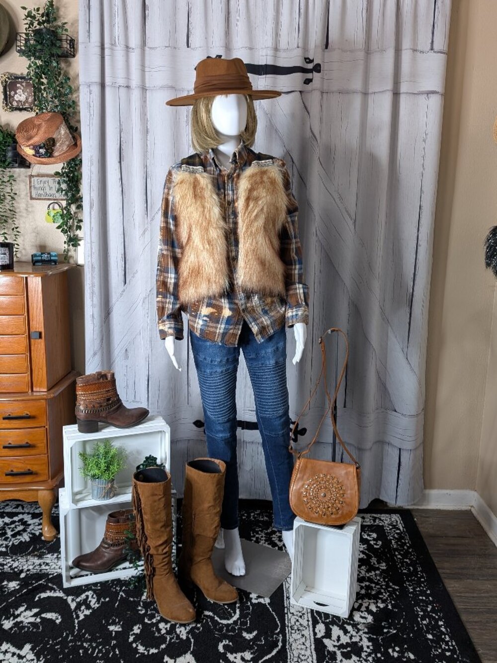 Gimmicks By BKE Boho Western Open Front Plaid Faux Fur Vest Size S P/O